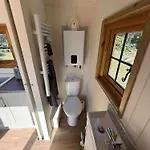 Hut In The Hall Kemping