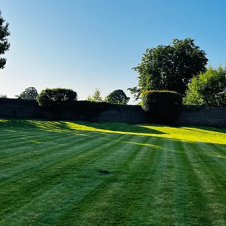 营地 Hut In The Hall