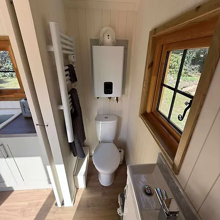 Hut In The Hall 营地